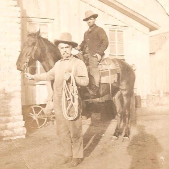 Meet your Posher, Jennifer - Picture 1 of 1